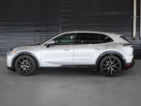 Used 2026 Porsche Cayenne Electric AWD/4WD image 2