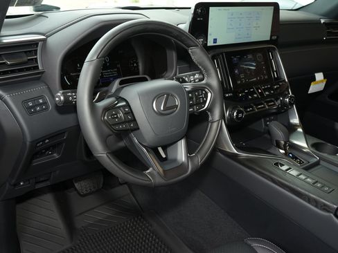 Used 2026 Lexus LX 700h Luxury AWD/4WD image 8