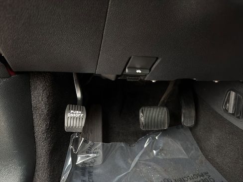 Certified 2018 Ford Explorer XLT w/ Equipment Group 201A image 17