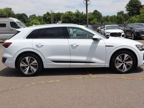 Used 2024 Audi Q8 e-tron Premium Plus w/ Premium Plus Package image 4