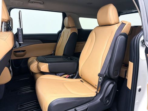 Used 2022 Kia Carnival LX image 39