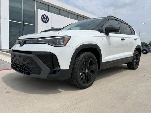 New 2025 Volkswagen Taos SE image 2