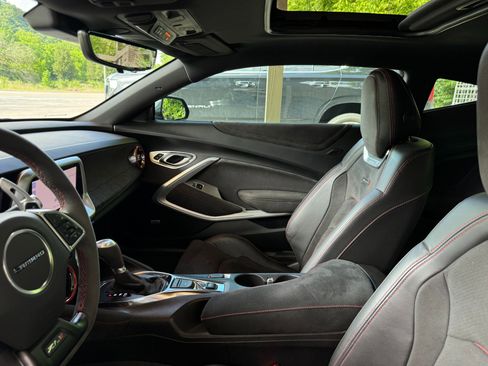 Used 2022 Chevrolet Camaro ZL1 RWD image 18