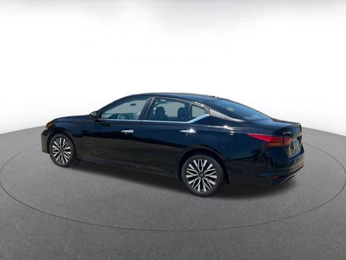 Used 2025 Nissan Altima 2.5 SV FWD image 10