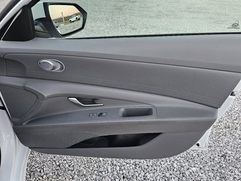 Used 2022 Hyundai Elantra SEL image 29