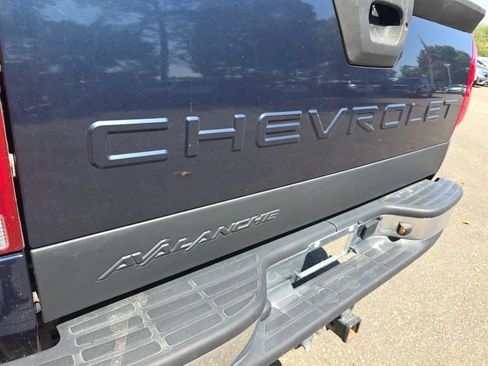Used 2006 Chevrolet Avalanche Z71 w/ Preferred Equipment Group AWD/4WD image 13