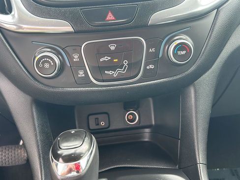 Used 2018 Chevrolet Equinox LT image 18