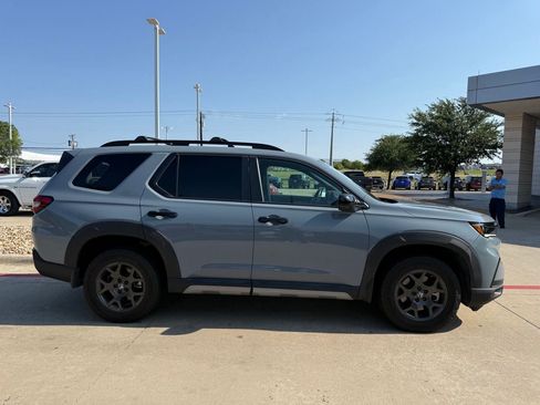 Used 2023 Honda Pilot TrailSport image 7