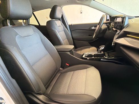 Used 2024 Chevrolet Trax LT w/ Sunroof Package FWD image 27