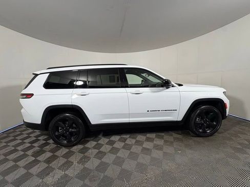 Used 2023 Jeep Grand Cherokee L Laredo AWD/4WD image 5