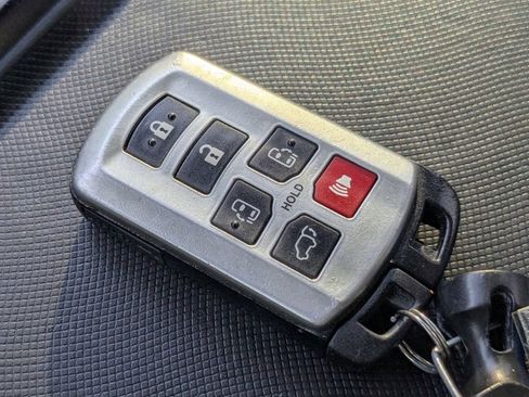 Used 2018 Toyota Sienna XLE Premium image 33