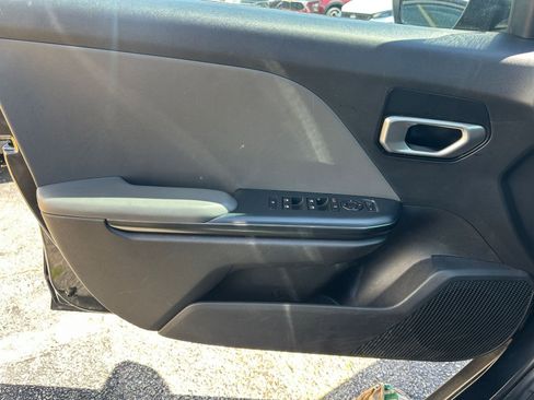 Used 2025 Kia K4 LXS image 18