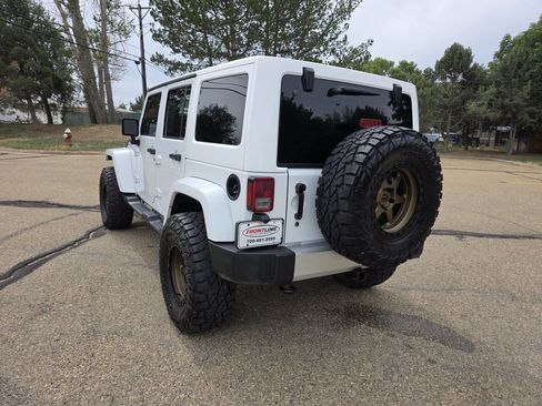 Used 2015 Jeep Wrangler Unlimited Sahara w/ Connectivity Group AWD/4WD image 4