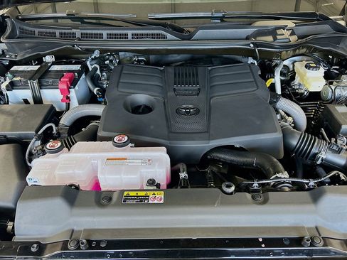New 2026 Toyota Tundra SR5 w/ SR5 Convenience Package AWD/4WD image 8