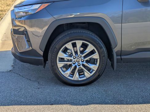 Used 2023 Toyota RAV4 XLE Premium image 33