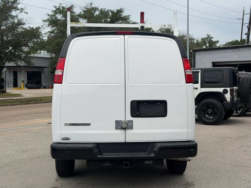 Used 2022 Chevrolet Express 3500 Extended w/ Driver Convenience Package RWD image 12