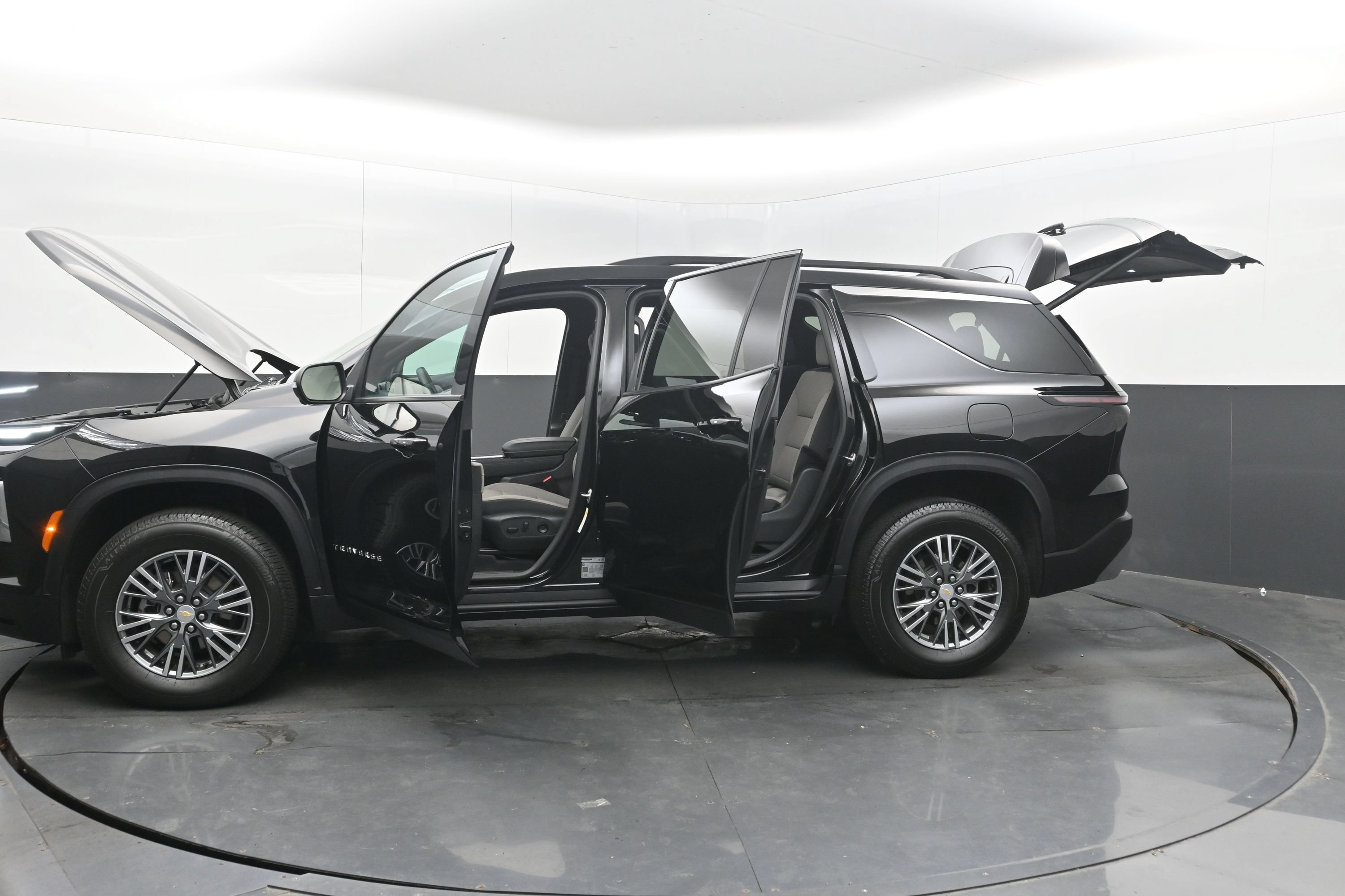 Used 2026 Chevrolet Traverse LT w/ Driver Confidence Package FWD image 43