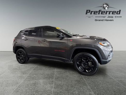 Used 2023 Jeep Compass Trailhawk w/ Trailhawk Convenience Group AWD/4WD image 8