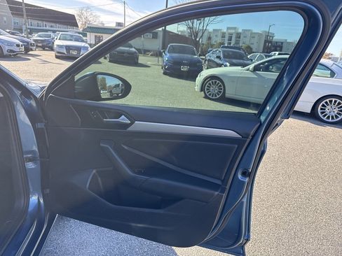 Used 2020 Volkswagen Jetta SE image 20