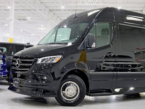 Used 2024 Mercedes-Benz Sprinter 3500 image 2