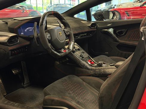 Used 2018 Lamborghini Huracan Performante AWD/4WD image 18
