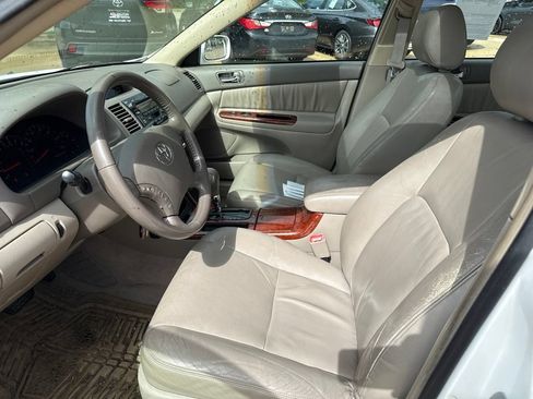 Used 2005 Toyota Camry XLE w/ VSC & Side Airbag Pkg FWD image 12