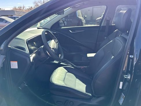 Used 2023 Kia Niro EX Touring image 24