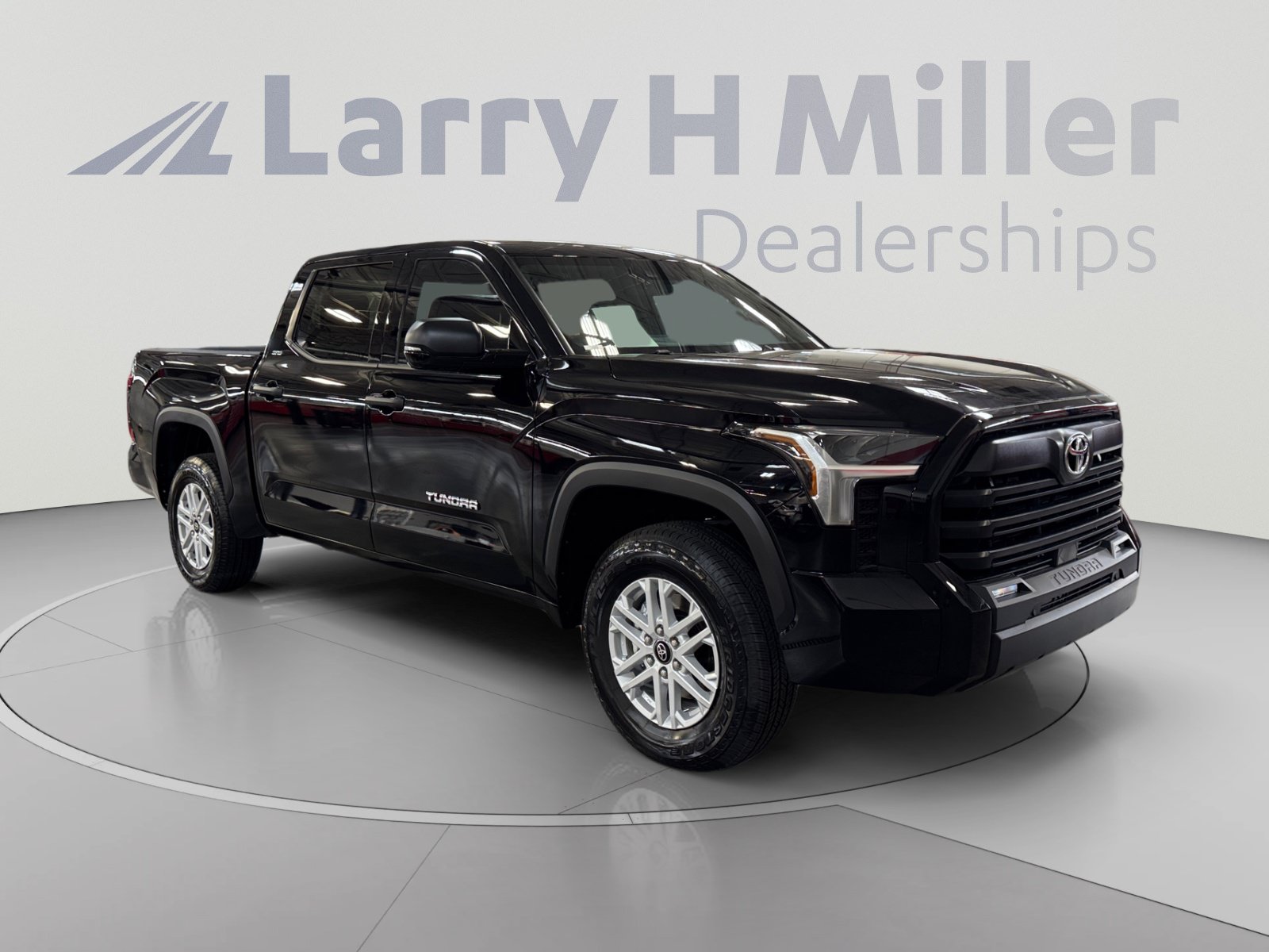 Used 2026 Toyota Tundra SR5 w/ SR5 Convenience Package AWD/4WD image 7