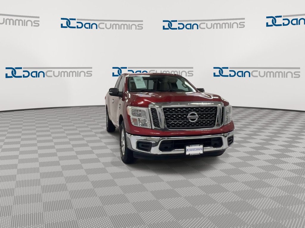 Used 2017 Nissan Titan SV RWD image 3