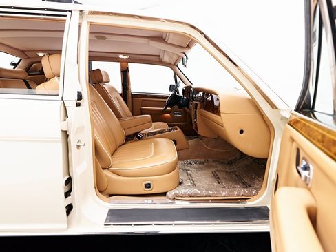 Used 1990 Rolls-Royce Silver Spur II image 40