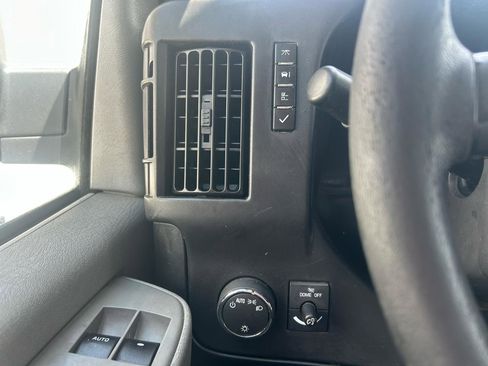Used 2016 Chevrolet Express 2500 RWD image 15