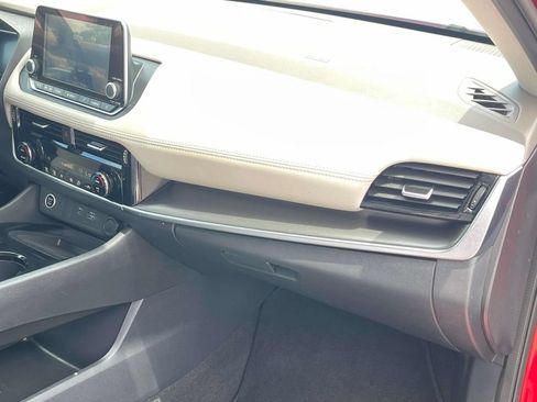 Used 2022 Nissan Rogue SV FWD image 32