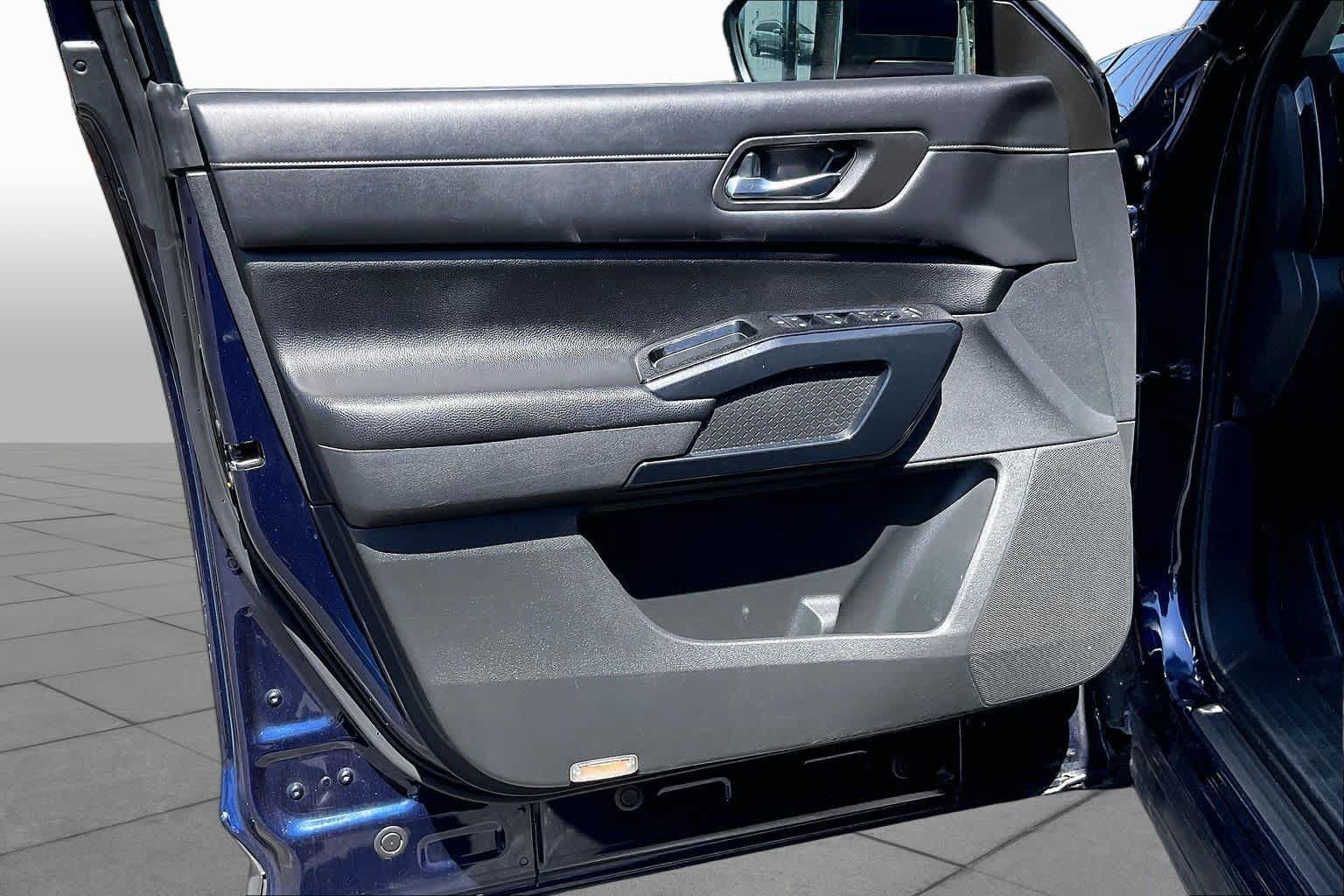 Used 2022 Nissan Pathfinder SV FWD image 21