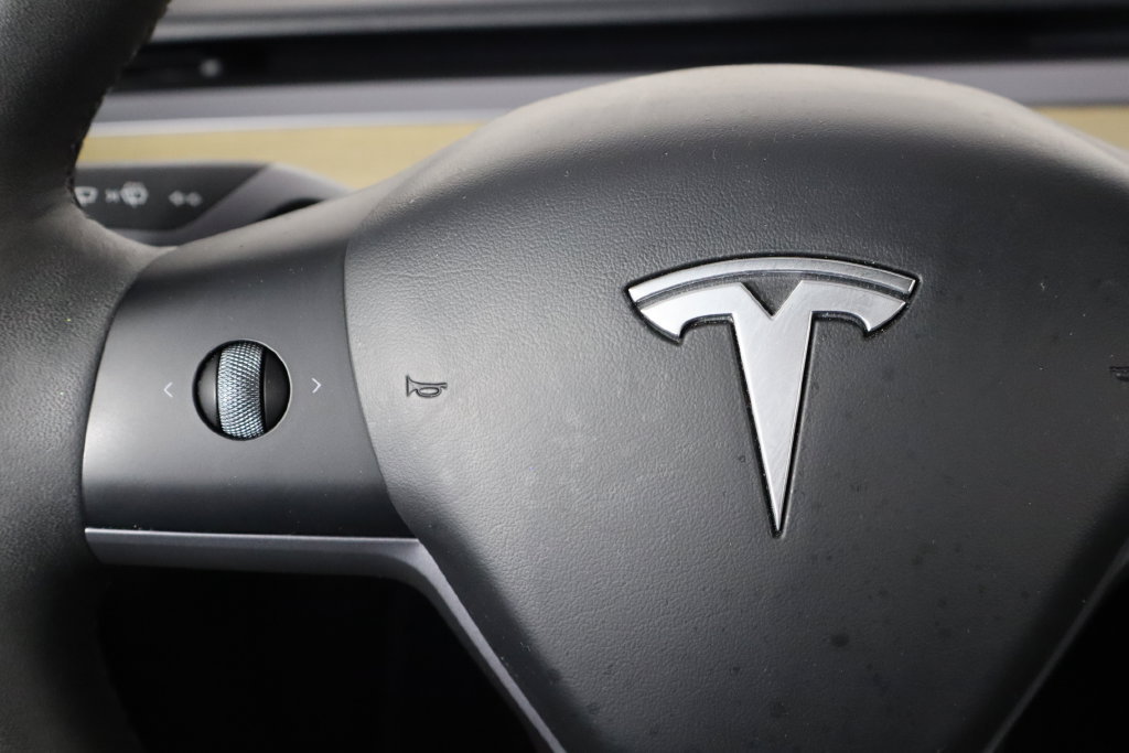 Used 2023 Tesla Model Y 2WD image 8