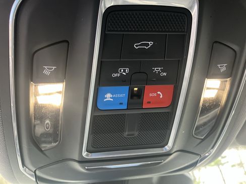 Used 2023 Jeep Grand Cherokee L Limited w/ Black Appearance Package image 32