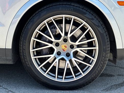 Used 2023 Porsche Cayenne AWD/4WD image 42