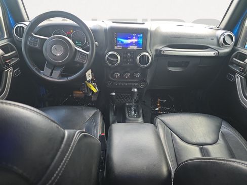 Used 2015 Jeep Wrangler Unlimited Sahara w/ Connectivity Group AWD/4WD image 2