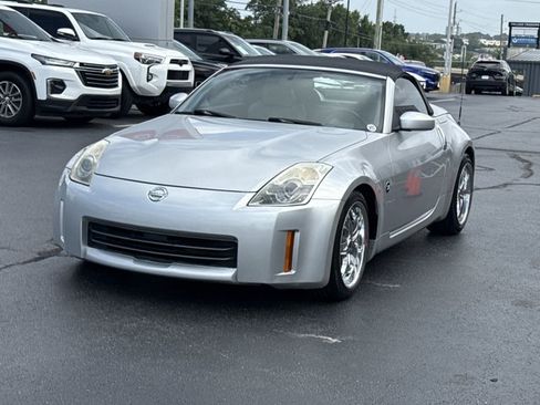 Used 2007 Nissan 350Z Touring RWD image 8