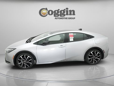 New 2025 Toyota Prius Plug-In Hybrid image 5