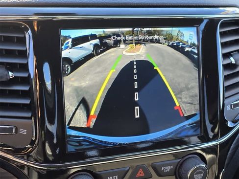 Used 2021 Jeep Grand Cherokee Laredo X image 21