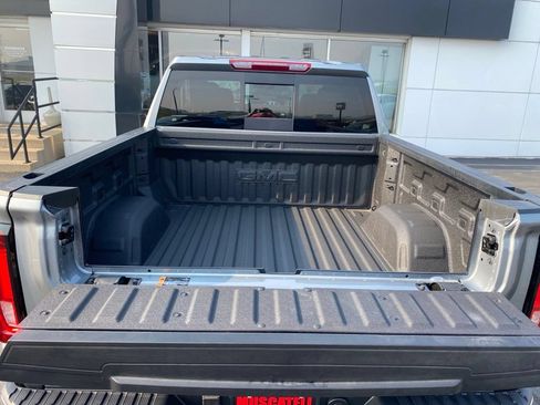 Used 2026 GMC Sierra 1500 SLT w/ SLT Premium Package AWD/4WD image 31