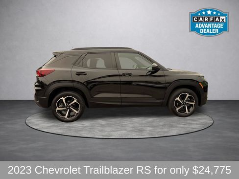 Used 2023 Chevrolet TrailBlazer RS w/ Convenience Package AWD/4WD image 2