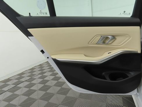 Used 2025 BMW 330i Sedan w/ Convenience Package image 27