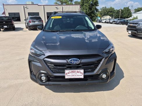 Used 2025 Subaru Outback Premium AWD/4WD image 3