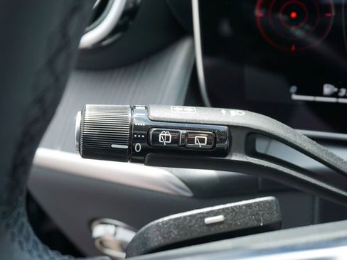Used 2025 Mercedes-Benz GLC 300 4MATIC image 28