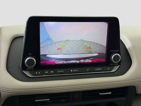 Used 2024 Nissan Rogue SV w/ SV Premium Package FWD image 19