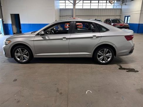 Used 2024 Volkswagen Jetta SE image 6