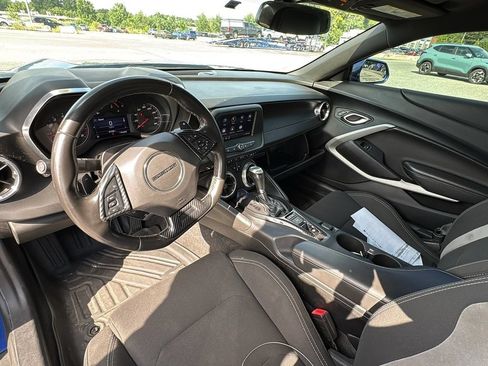 Used 2020 Chevrolet Camaro LT RWD image 8