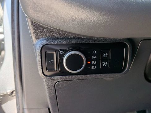 Used 2025 Ford Explorer Active RWD image 15