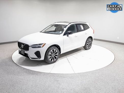 Used 2025 Volvo XC60 B5 Plus image 33